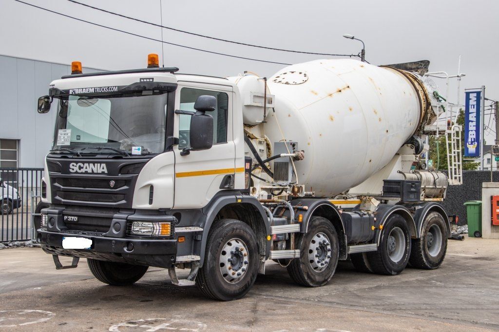 Scania P360 concrete mixer truck
