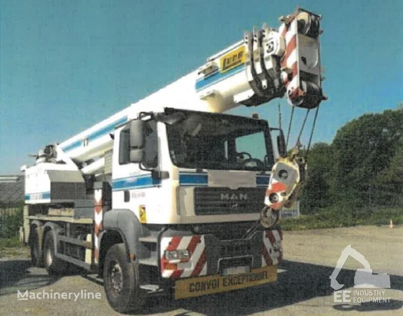 Luna 324 KW mobile crane