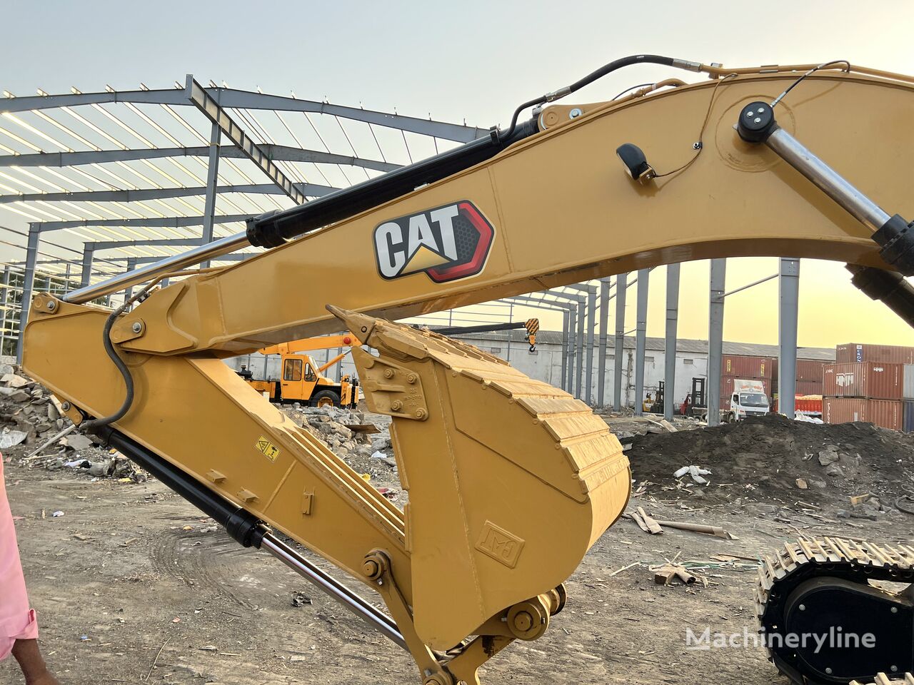 new CAT 323D3 tracked excavator