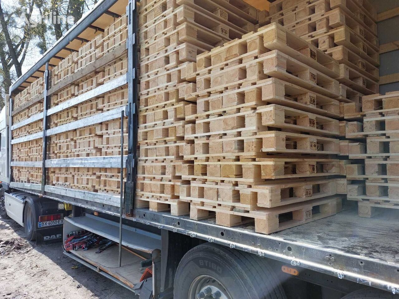 Wooden pallets, European pallets, wooden containers, pallets, wooden packaging material
